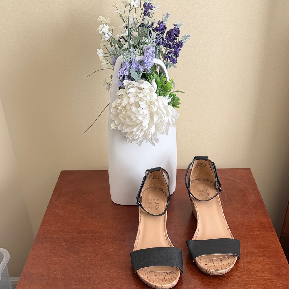 Naturalizer Black and Tan Women's Sandals